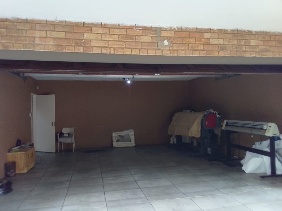 To Let 4 Bedroom Property for Rent in Safari Gardens North West